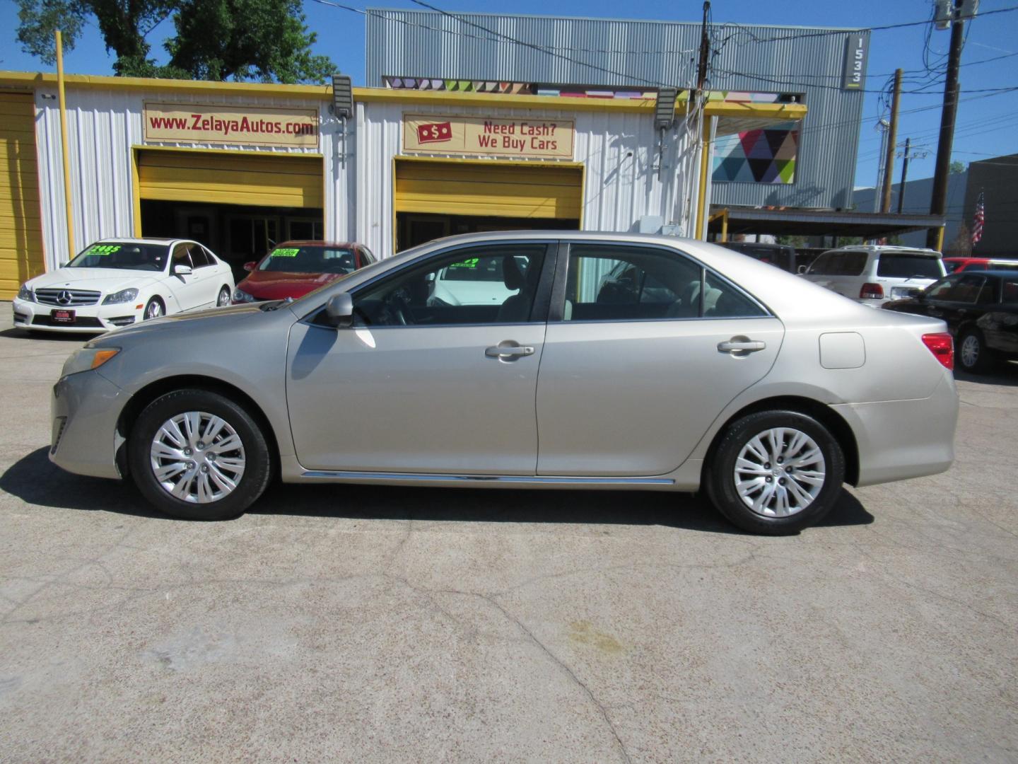 2014 /Tan Toyota Camry L (4T4BF1FK2ER) with an 2.5L L4 DOHC 16V engine, Automatic transmission, located at 1511 North Shepherd Dr., Houston, TX, 77008, (281) 657-1221, 29.798361, -95.412560 - 2014 TOYOTA CAMRY LE VIN: 4T4BF1FK2ER364962 4 T 4 B F 1 F K 2 E R 3 6 4 9 6 2 SEDAN 4 DR 2.5L I4 F DOHC 16V GASOLINE FRONT WHEEL DRIVE - Photo#0